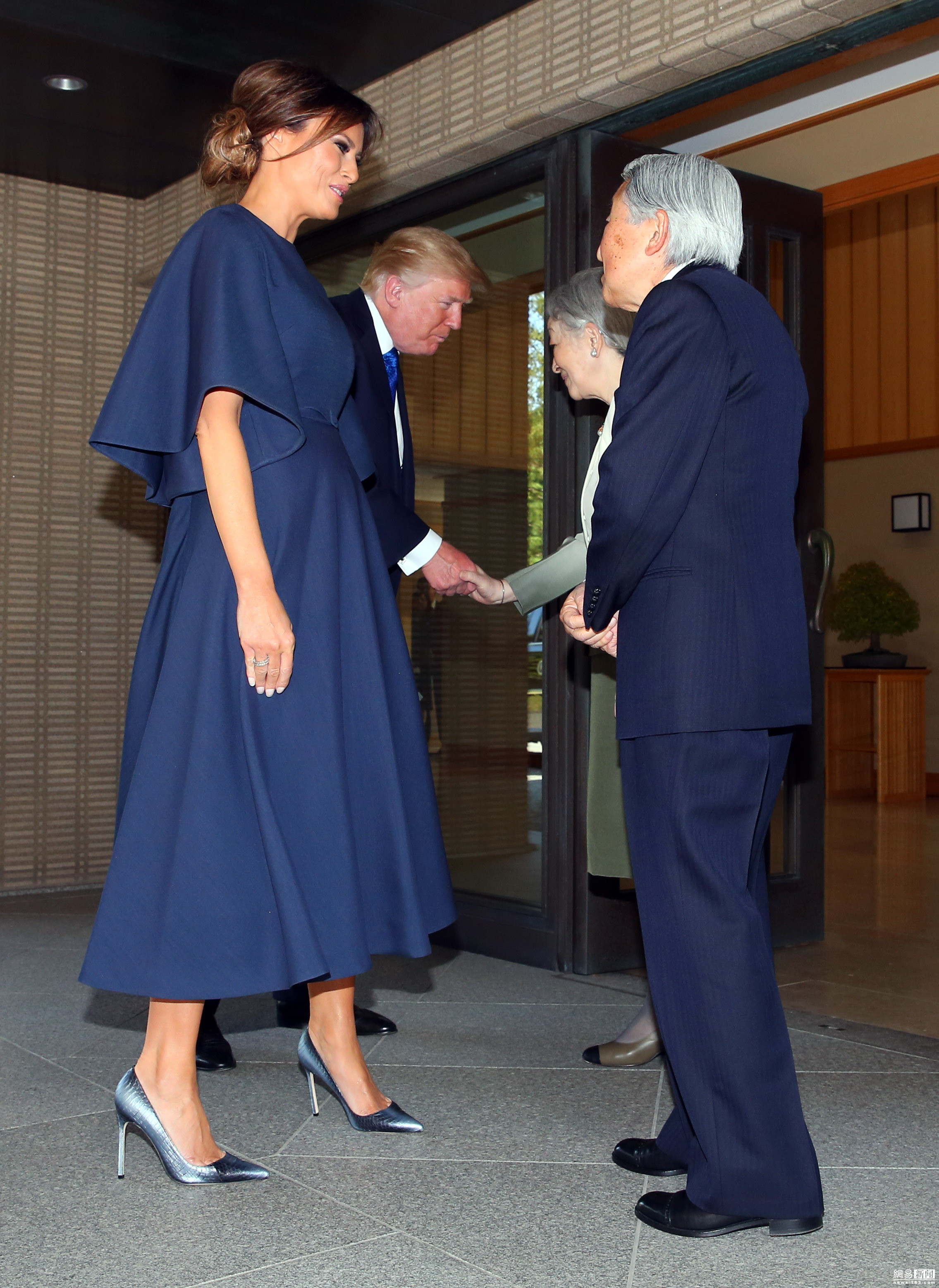 第一夫人引领国际风尚，出访新装潮流尽显风采